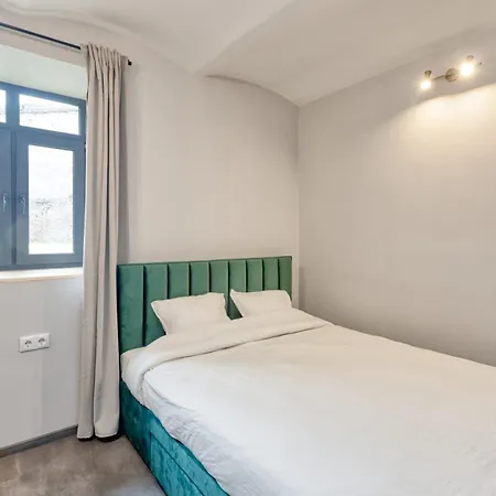 Lejlighed Stylish Flat With Heated Floors And Private Parking